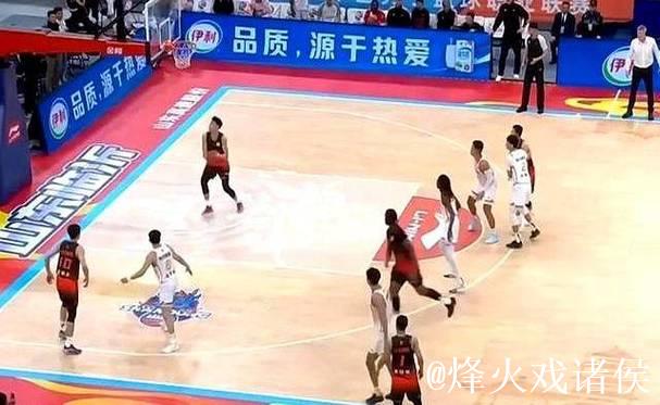 史密斯三双王浩然25分 北京惜败深圳近6战仅2胜 史密斯三双王浩然25分 北京惜败深圳近6战仅2胜